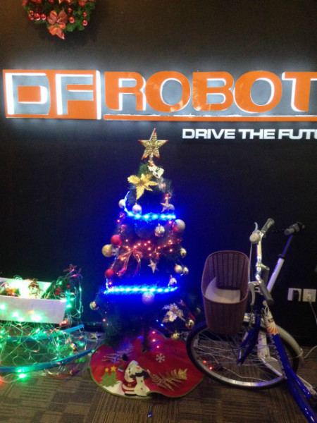 Make an Automatic Christmas Tree by DFSpeaker v1.0