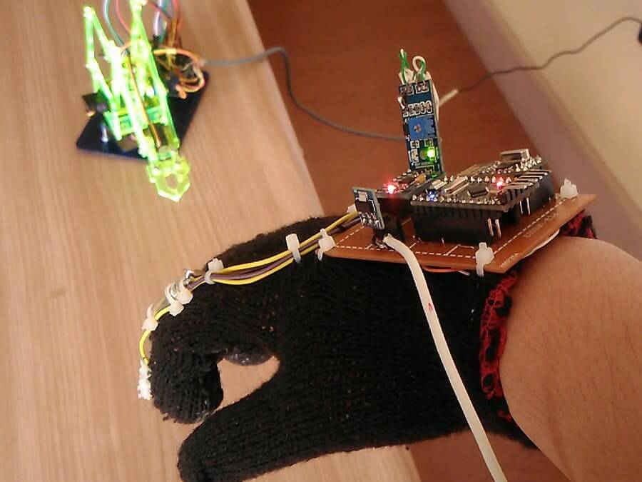 hand motion controlled robotic arm